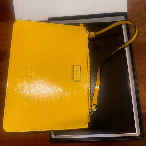 DKNY GIGI WRISTLET YELLOW - NWT - Picture 4 of 6